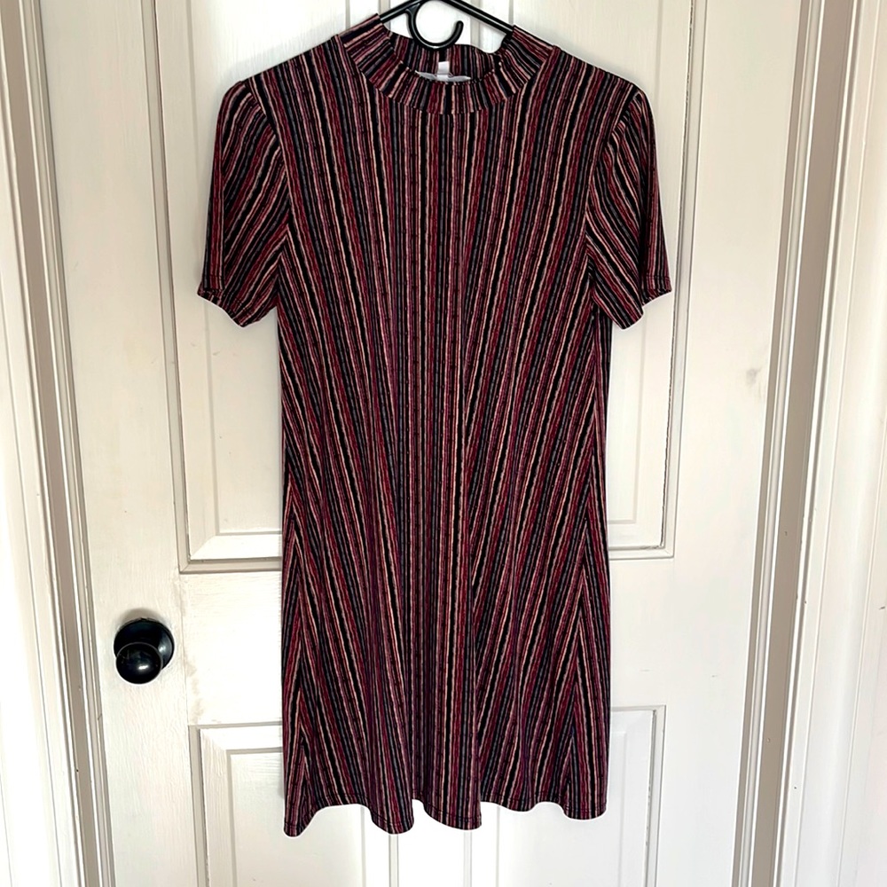 Bcbgeneration mock neck short sleeve mini dress vertical stripes medium